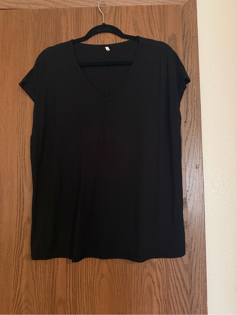 NWOT HALARA Black V-Neck Short Sleeve Tee